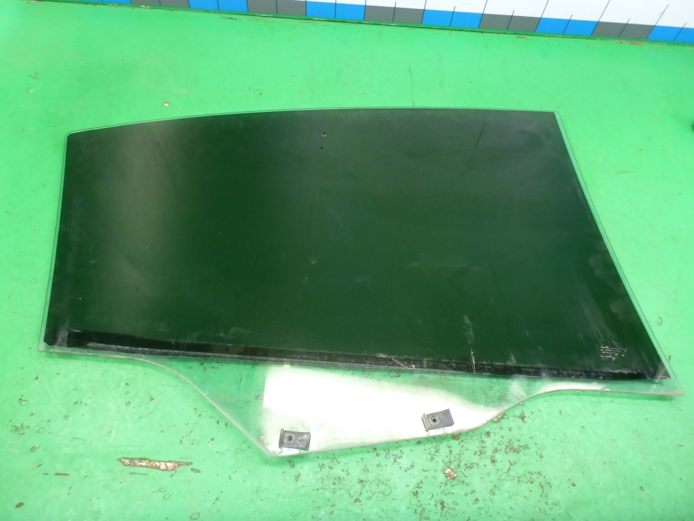Стекло двери задней левой