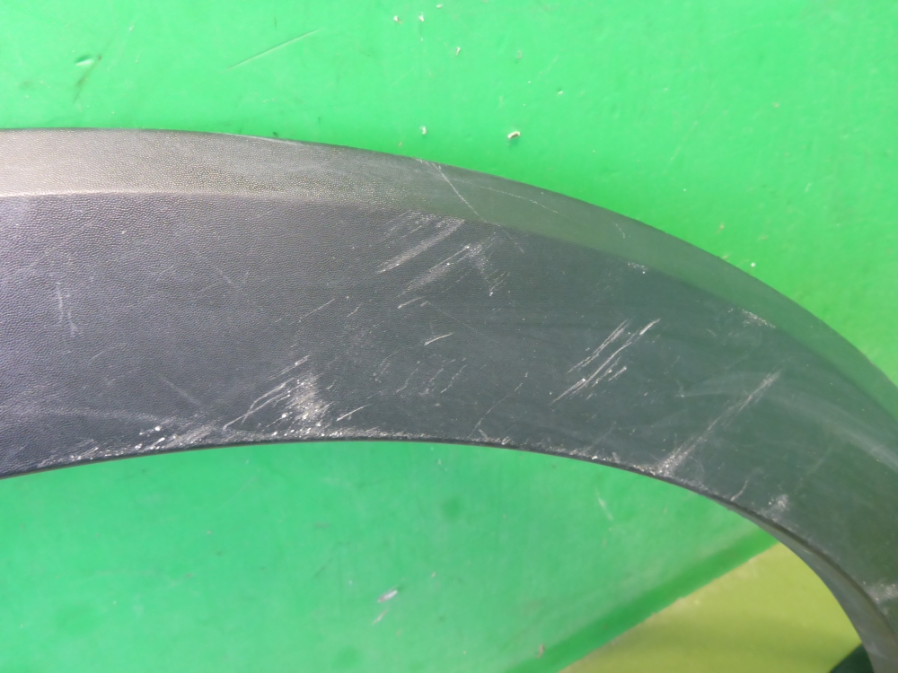 Накладка переднего крыла левого