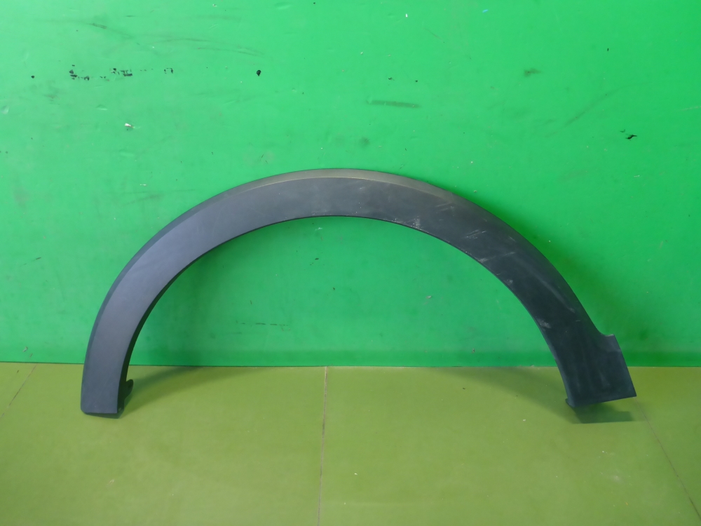 Накладка переднего крыла левого