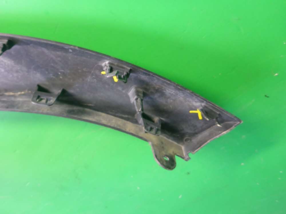 Накладка переднего крыла левого