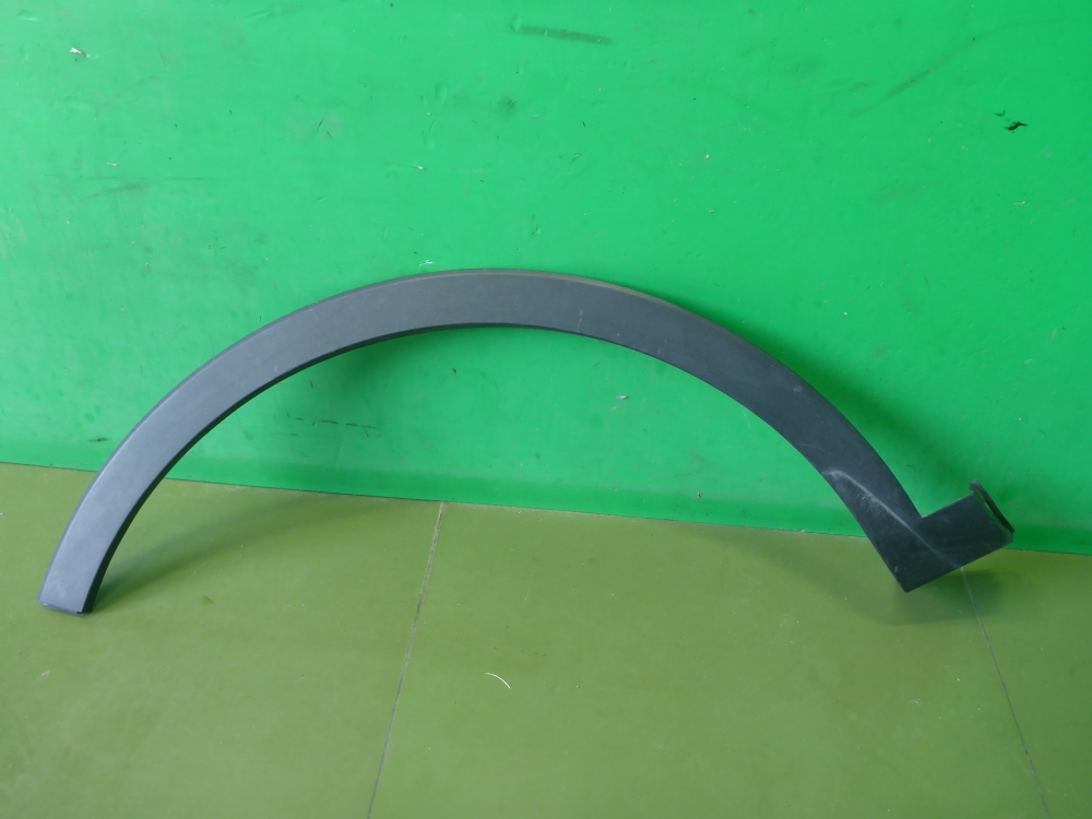 Накладка переднего крыла левого