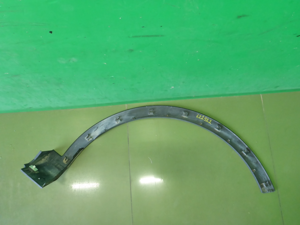 Накладка переднего крыла левого