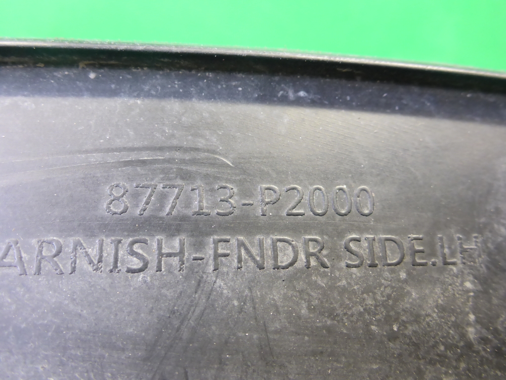 Накладка переднего крыла левого