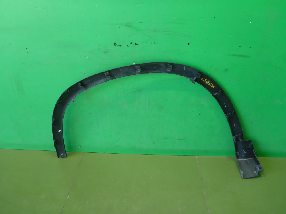 Накладка переднего крыла правого