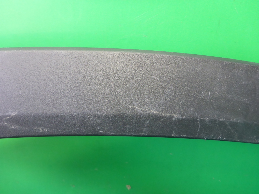 Накладка переднего крыла правого