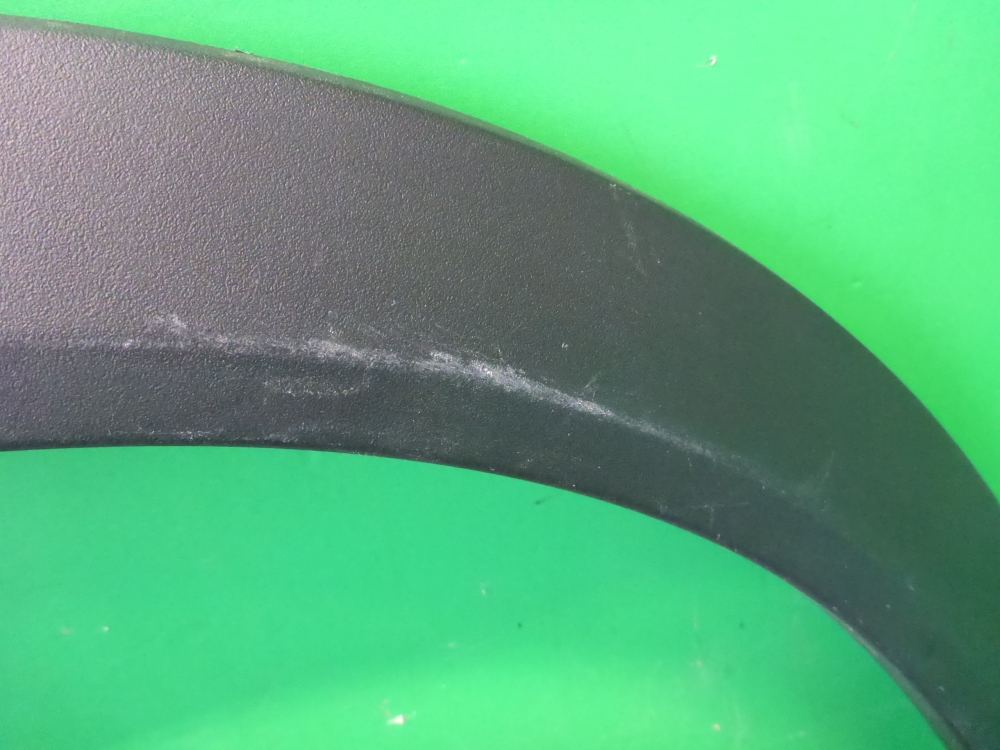 Накладка переднего крыла правого