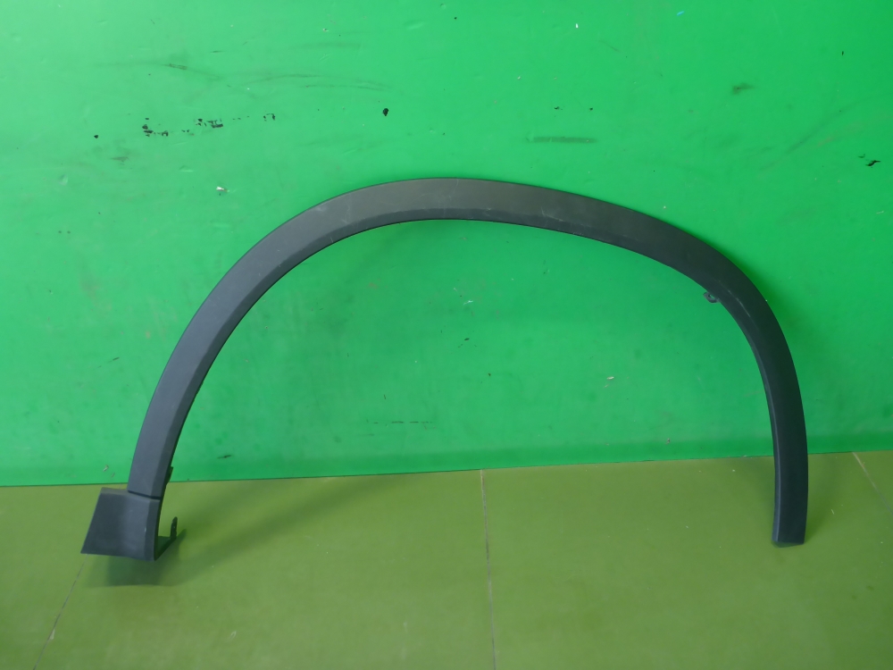 Накладка переднего крыла правого