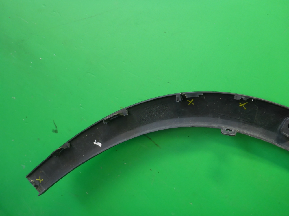 Накладка переднего крыла правого