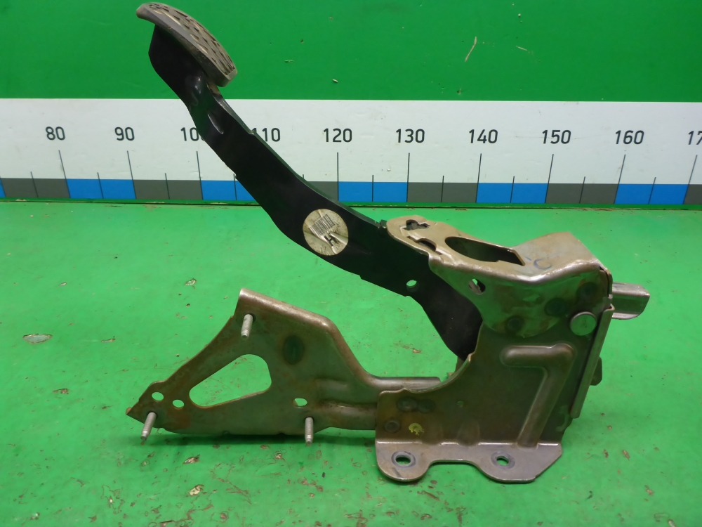 Педаль тормоза