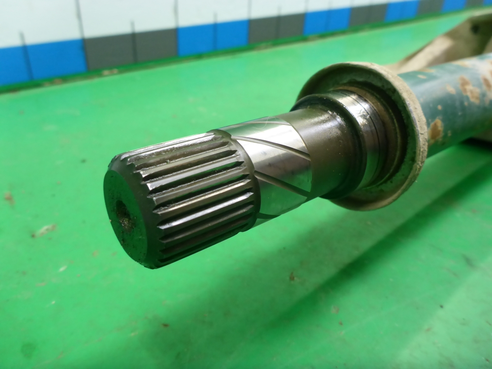 Полуось передняя правая