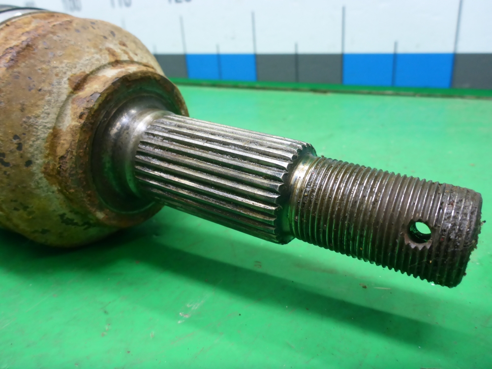 Полуось передняя правая