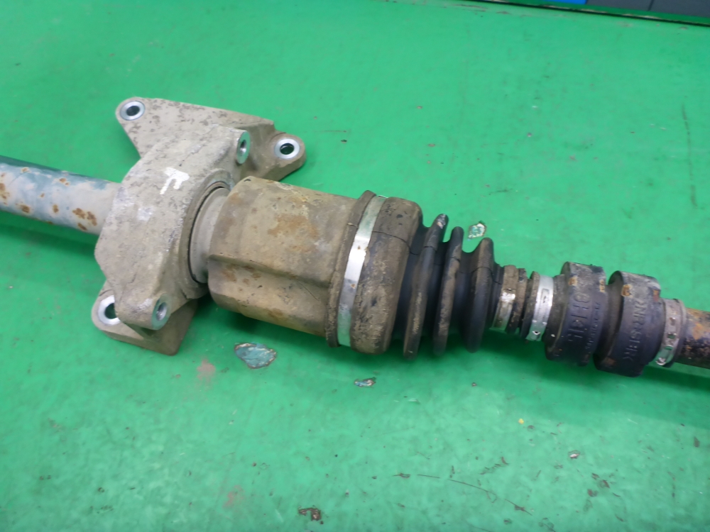 Полуось передняя правая