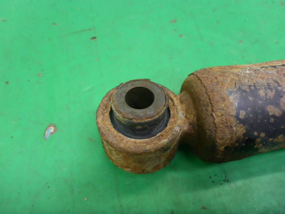 Амортизатор задний (стойка)