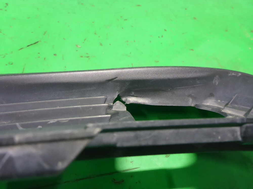 Решетка в бампер правая