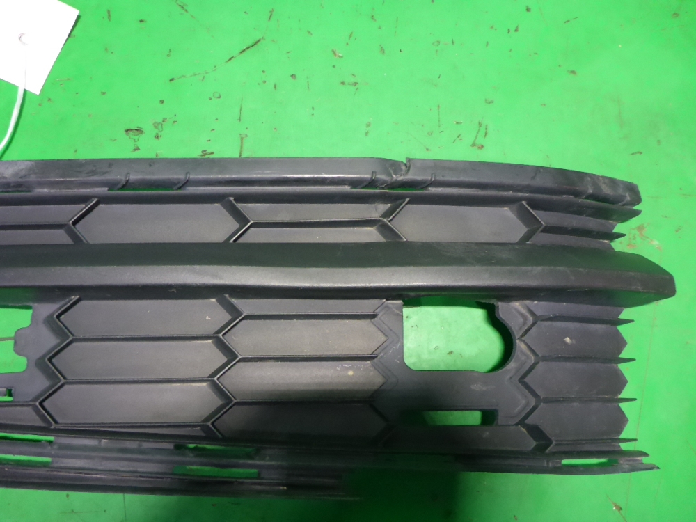 Решетка в бампер правая