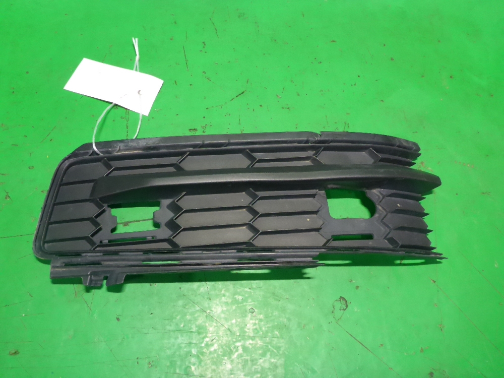 Решетка в бампер правая