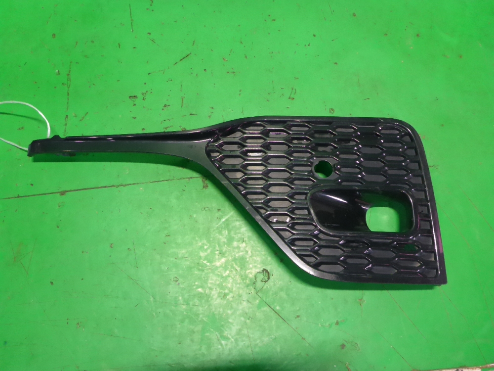 Рамка противотуманной фары левой