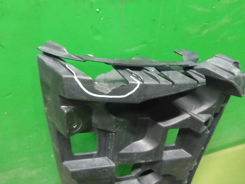 Кронштейн заднего бампера левый