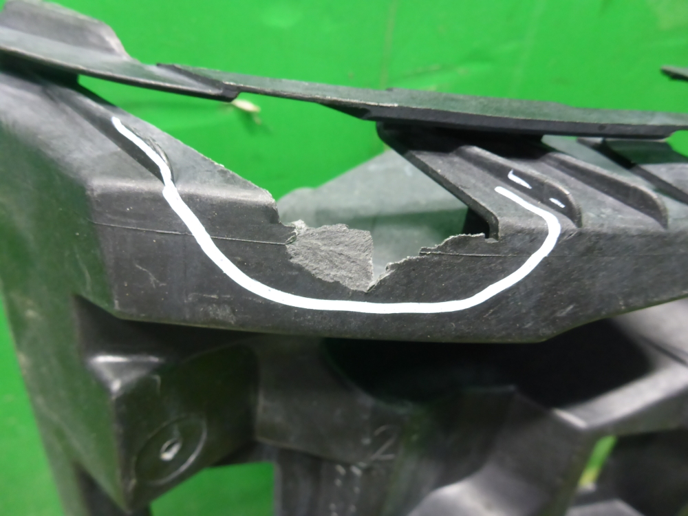 Кронштейн заднего бампера левый