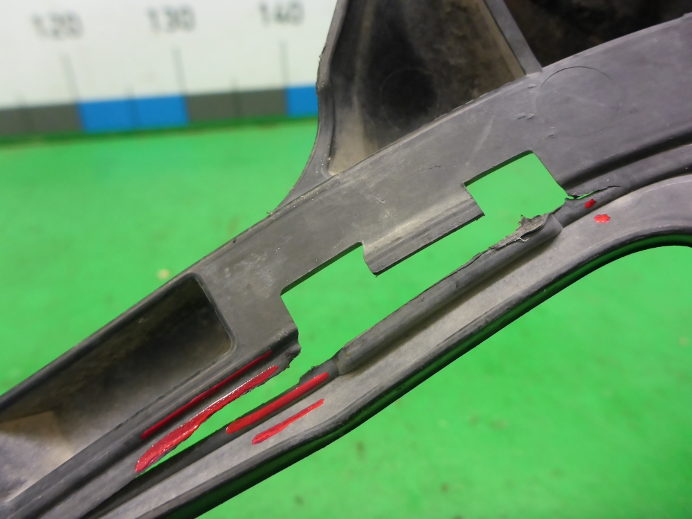 Рамка противотуманной фары левой