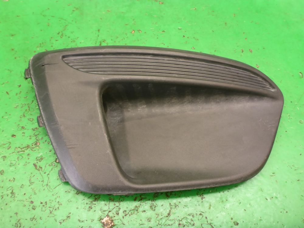 Решетка в бампер правая