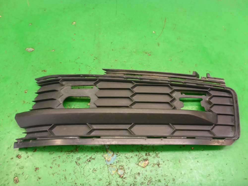 Решетка в бампер правая