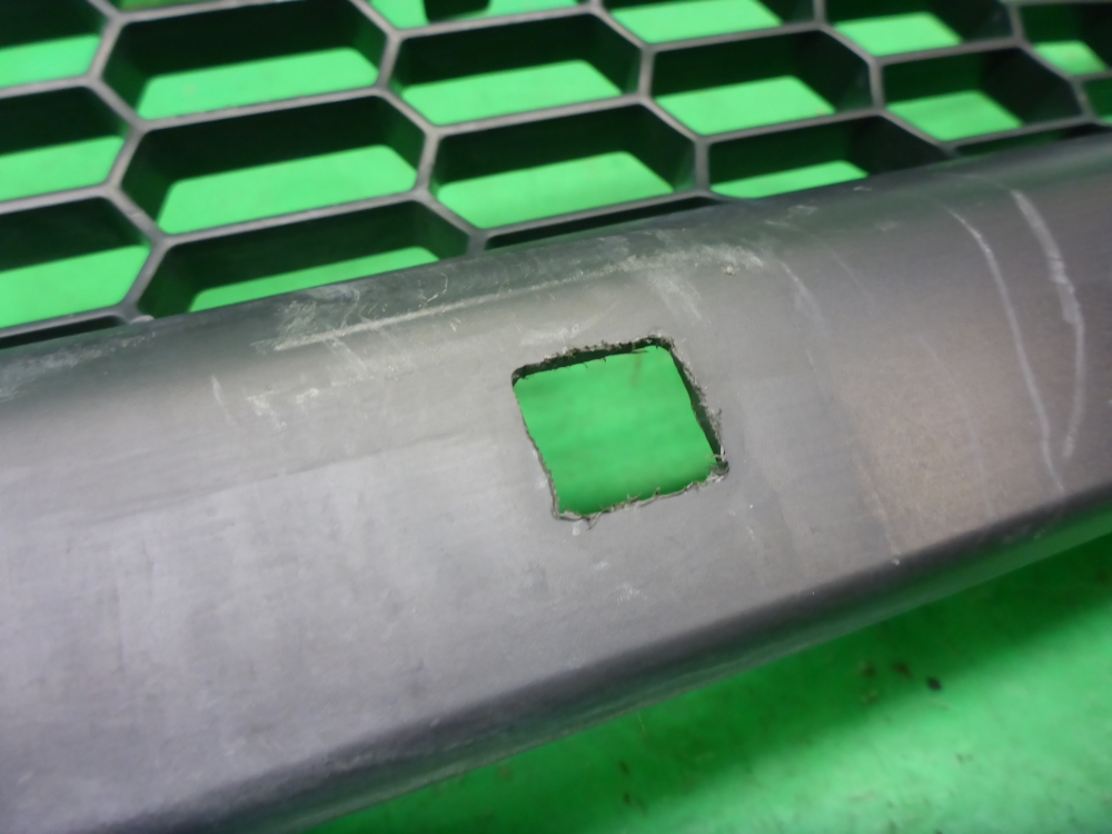 Решетка в бампер центральная