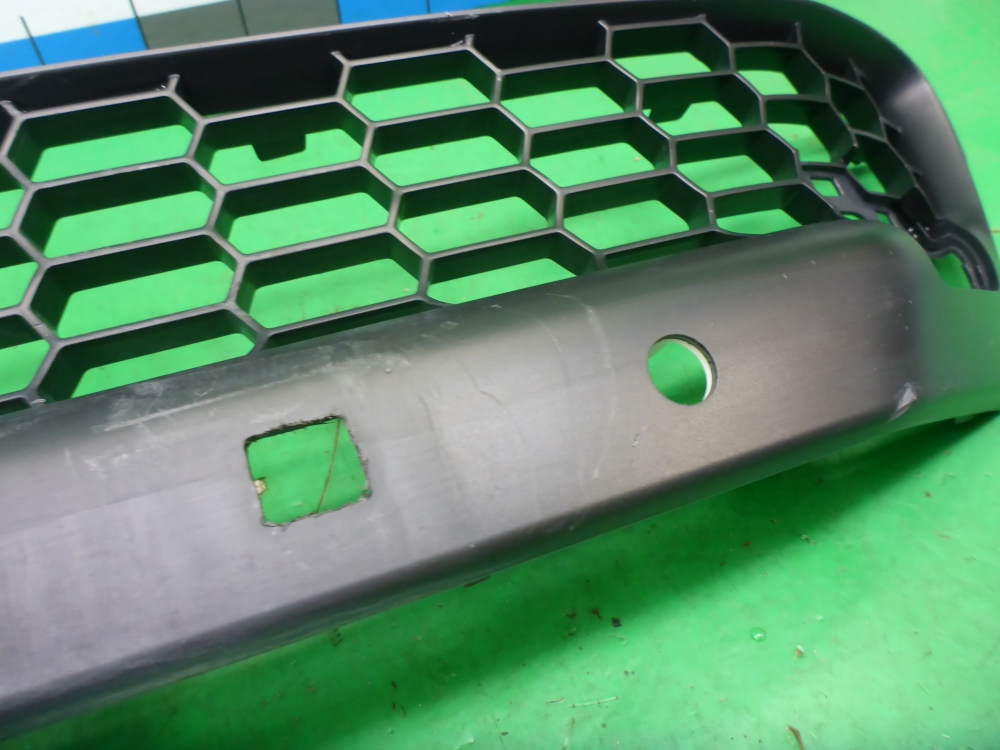 Решетка в бампер центральная