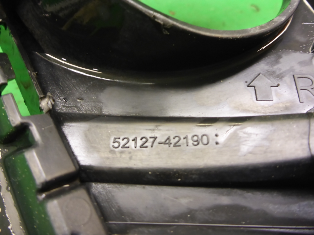 Рамка противотуманной фары правой