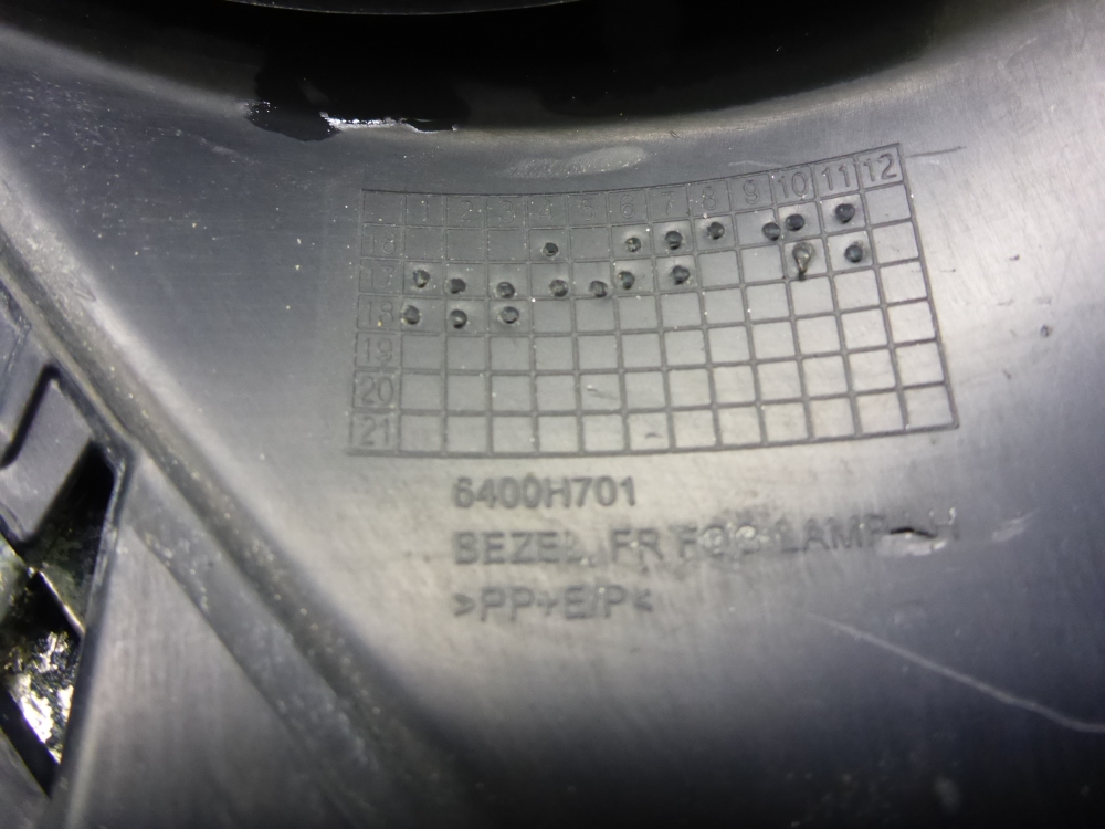 Рамка противотуманной фары левой