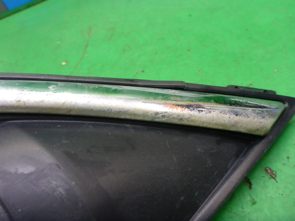 Рамка противотуманной фары левой