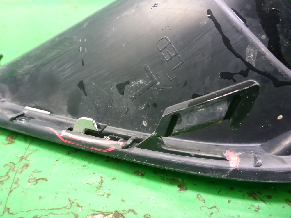 Рамка противотуманной фары левой