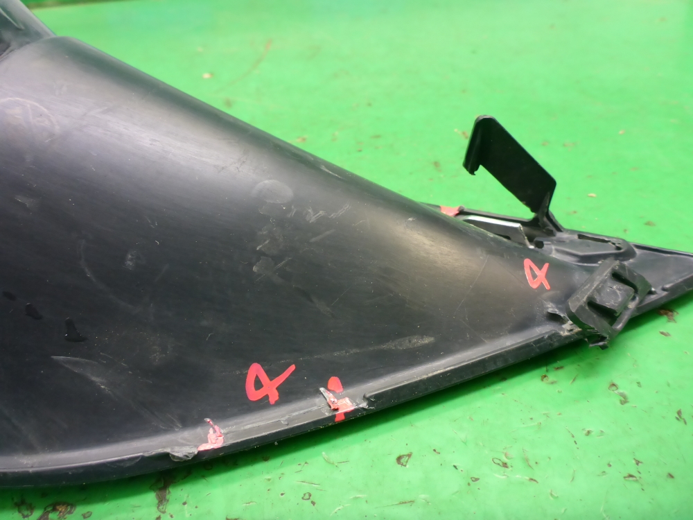 Рамка противотуманной фары левой