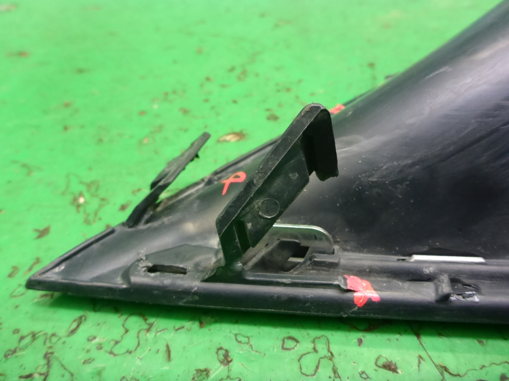 Рамка противотуманной фары левой