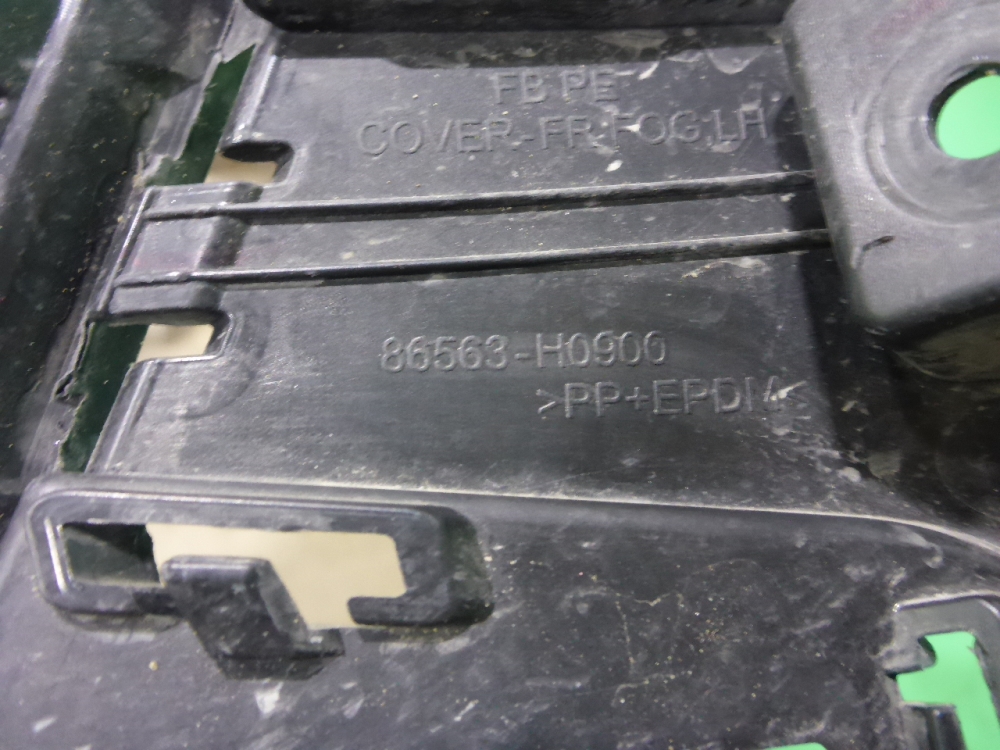 Рамка противотуманной фары левой