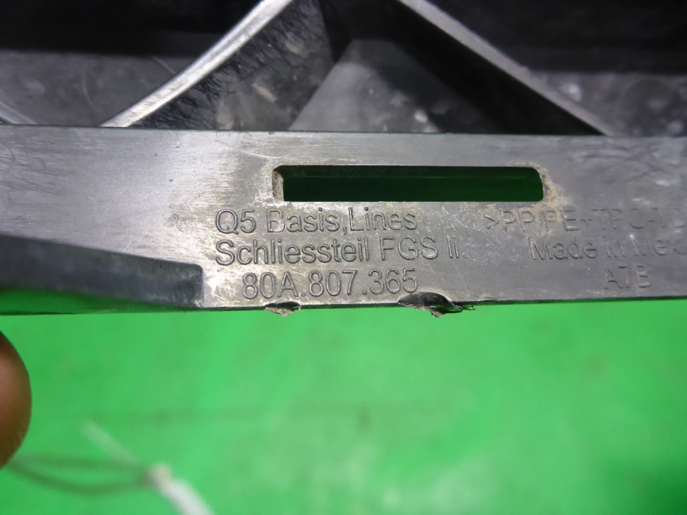 Кронштейн переднего бампера левый