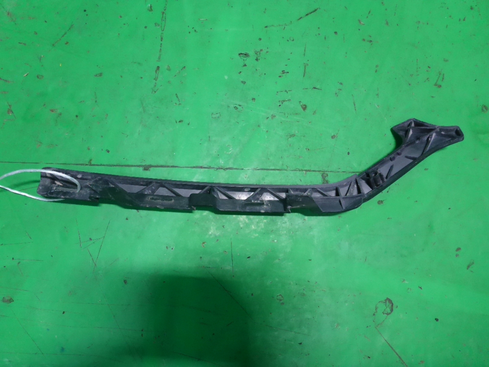 Кронштейн переднего бампера левый