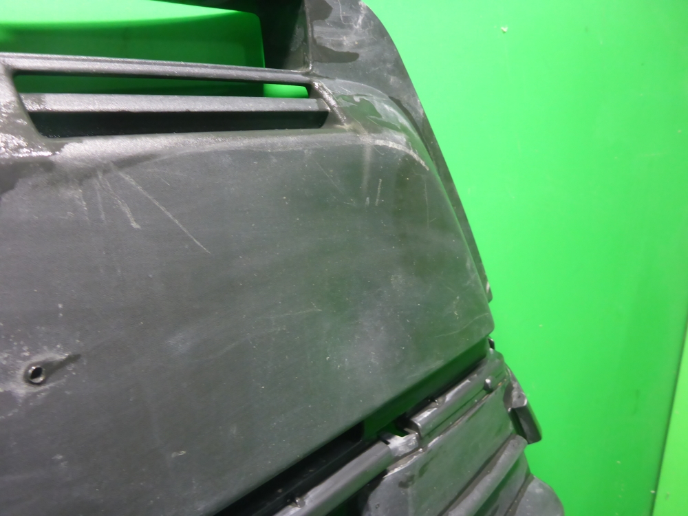 Решетка в бампер центральная