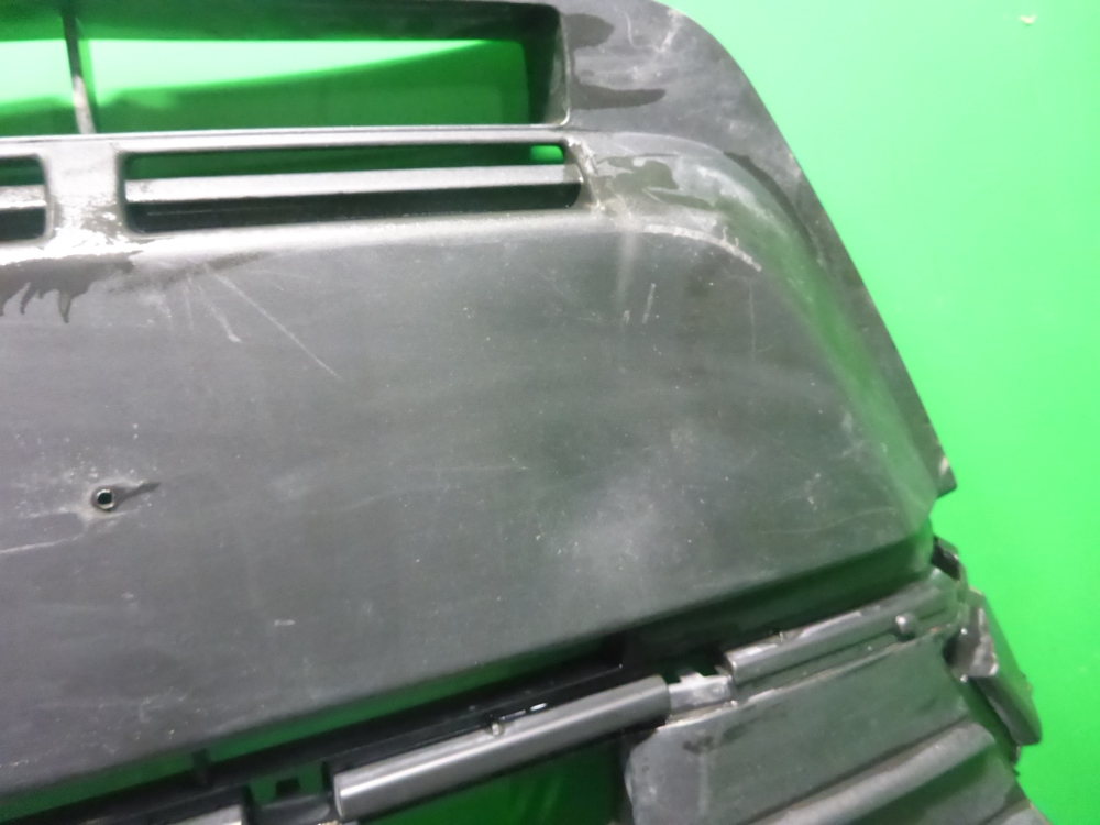 Решетка в бампер центральная