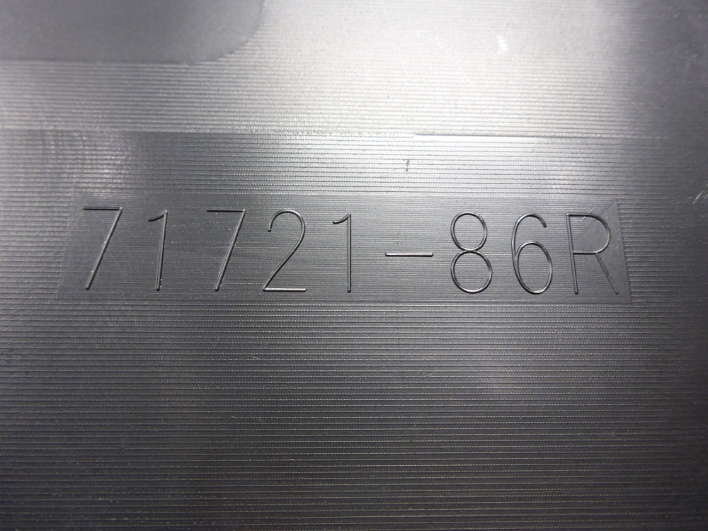 Решетка в бампер центральная