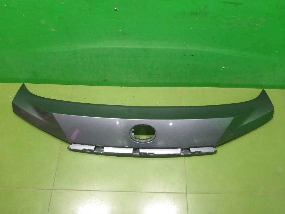 Накладка двери багажника