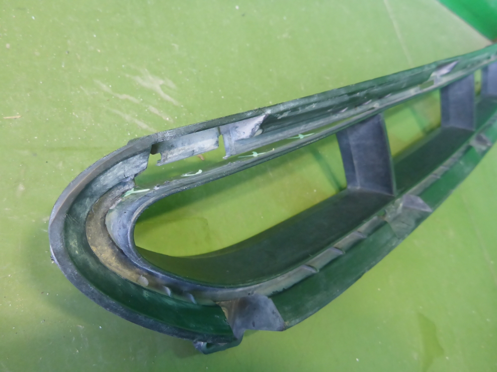 Решетка в бампер центральная