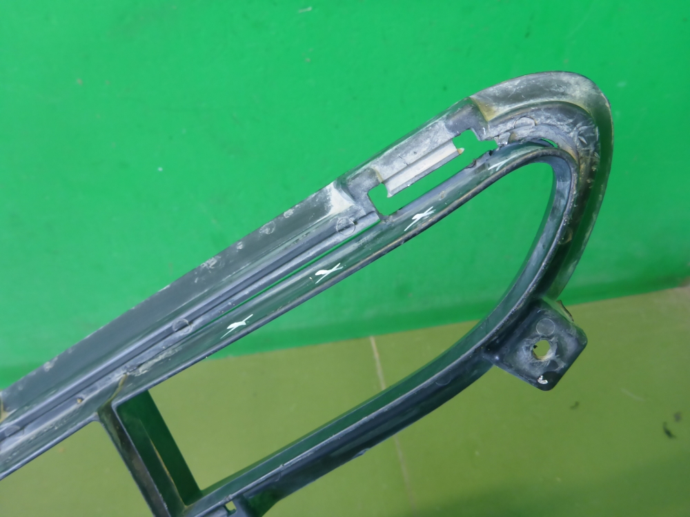 Решетка в бампер центральная