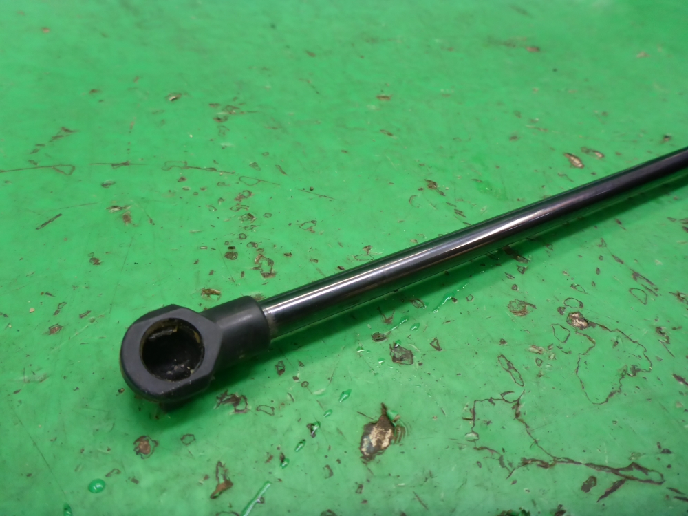 Амортизатор двери багажника