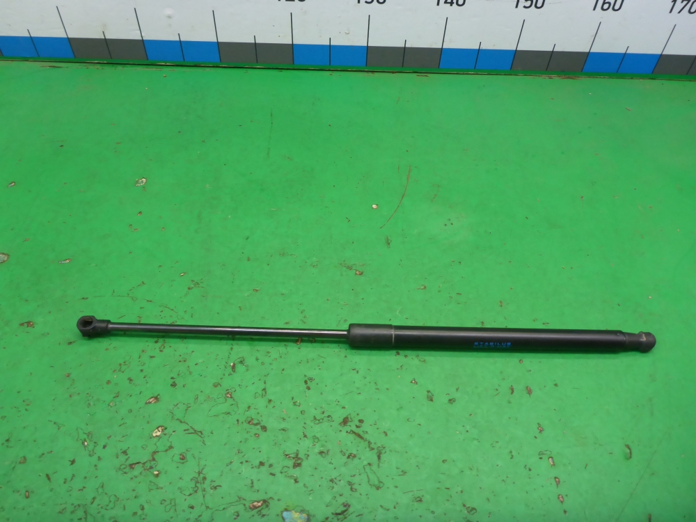 Амортизатор двери багажника