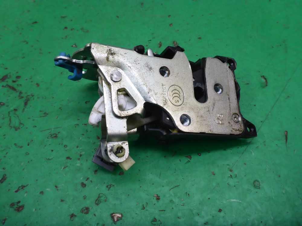 Замок двери передней правой