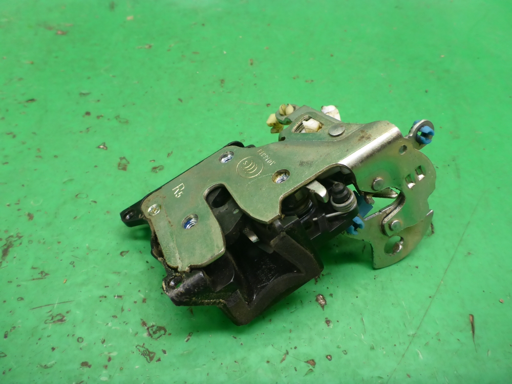 Замок двери передней правой