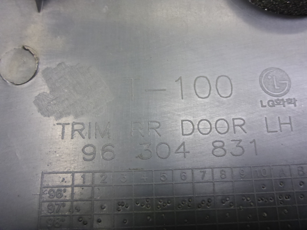 Обшивка двери задней левой