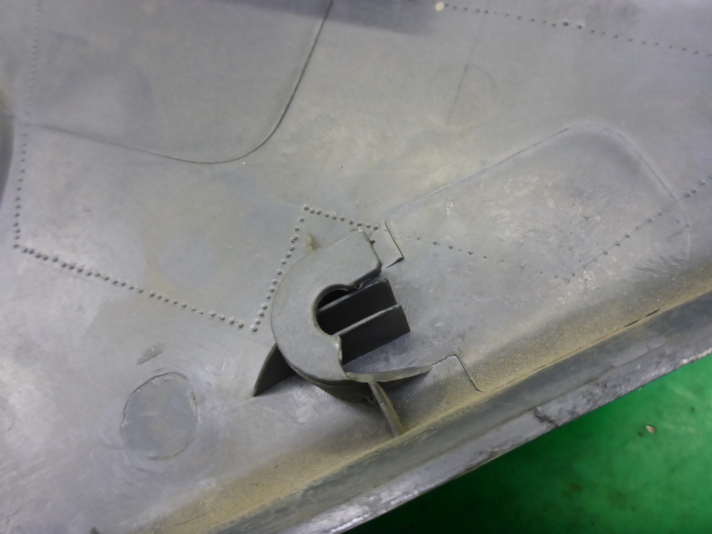 Обшивка двери задней левой