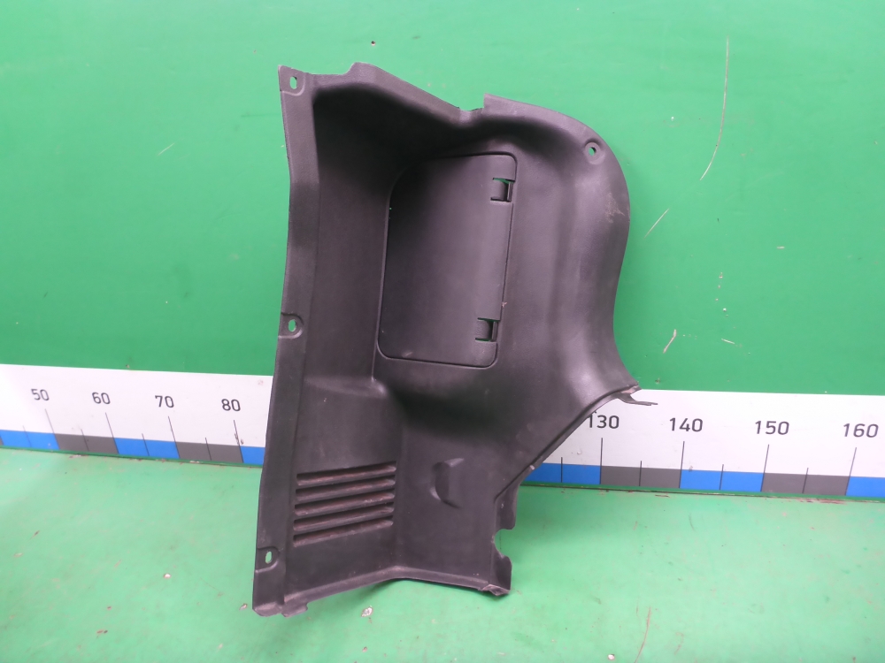 Обшивка багажника